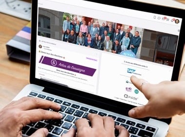 L'Intégration de l'Intelligence Artificielle chez Essentiel & Domicile : Une Révolution pour l'Accès à l'Information
